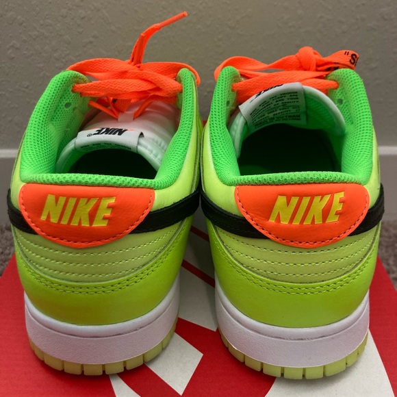Nike Dunk Low SE Volt/Black-Total Orange - Picture 4 of 7